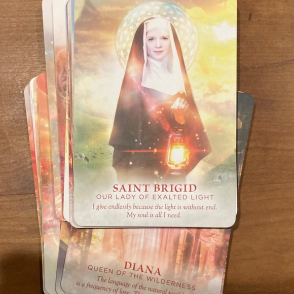 NEW. Divine Feminine Oracle Deck - Picture 3 of 6